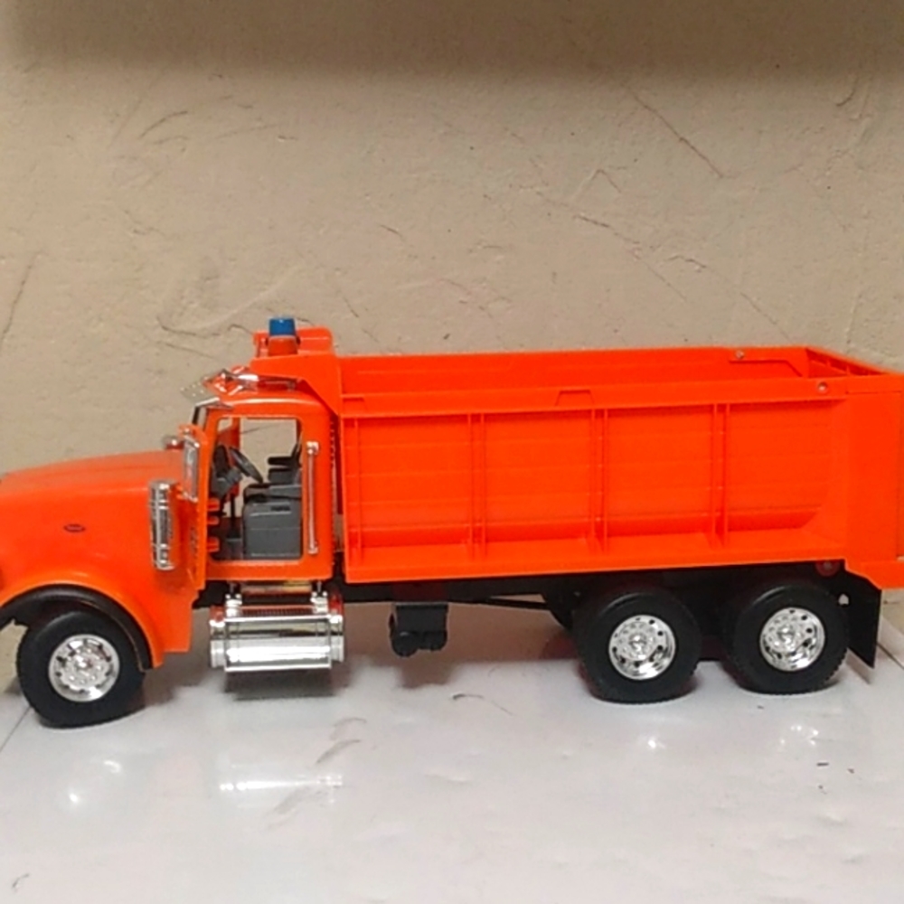 DOT HIGHWAY PRETEND PLAY DUMPTRUCK